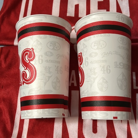 San Francisco 49ers Set: 2-cups and 2 Fan towels. NEW - Picture 3 of 8